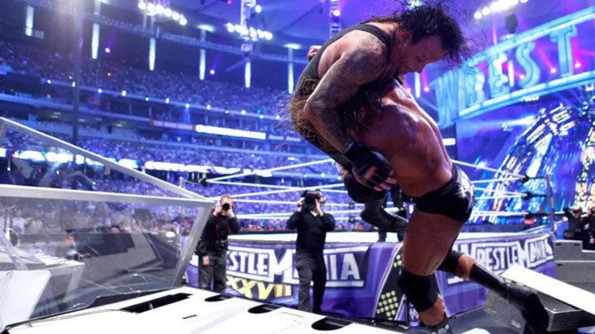 Triple h undertaker wrestlemania 27 spinebuster